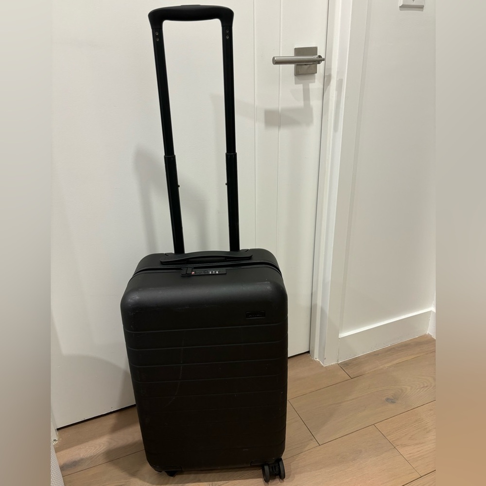 Away Rollerbag Carry-On in Black